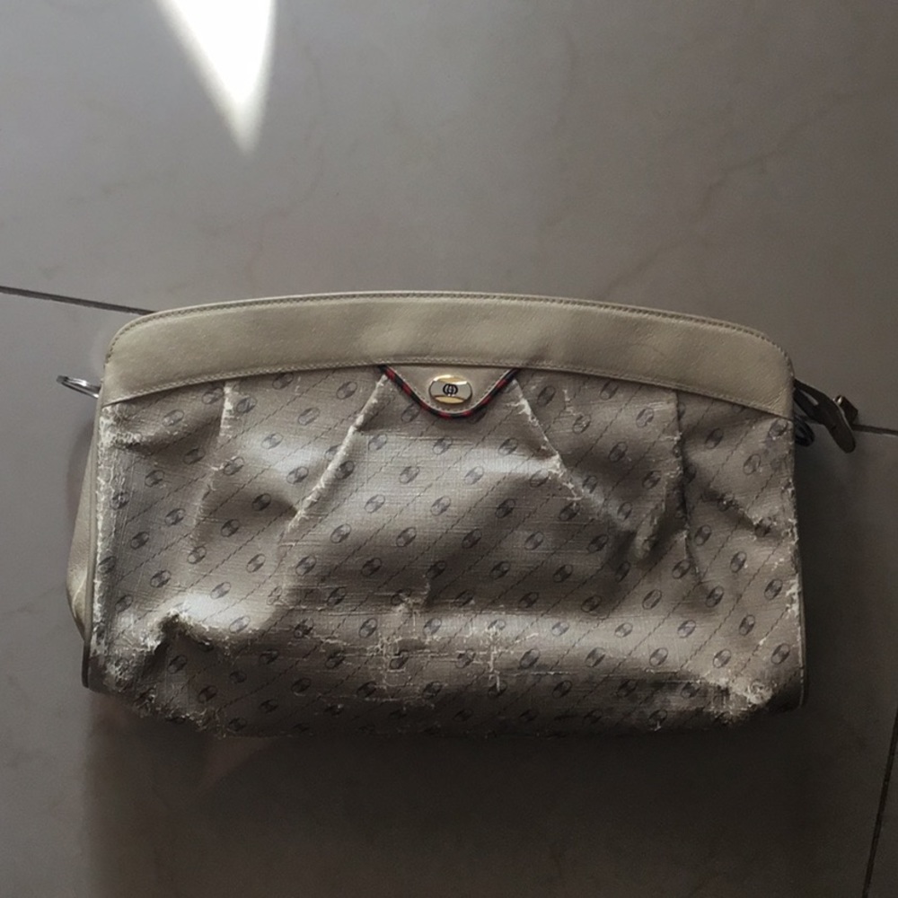 Vintage Gucci clutch